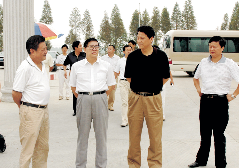  2006年9月1日，湖北省委常委、統戰部部長蘇曉雲蒞臨我公司考察，張嗣義書記陪同